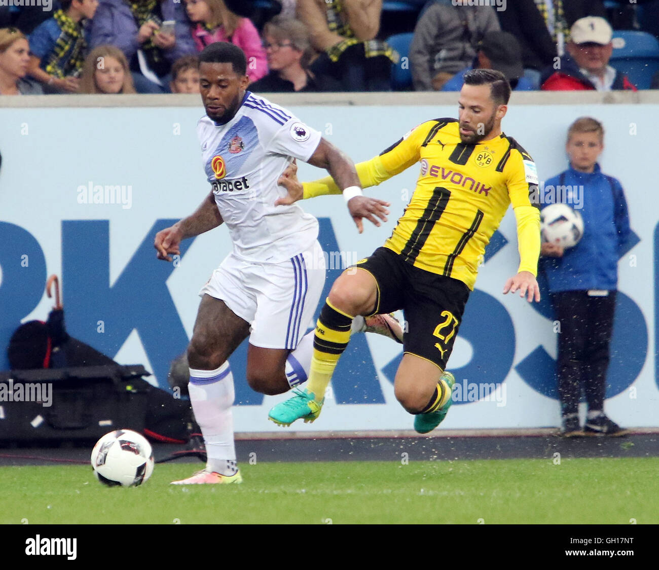 Altach, Bavaria, Germany. 5th Aug, 2016. from left Jeremain LENS (Sunderland/NED), Gonzalo CASTRO (Dortmund), .pre season friendly.Borussia Dortmund vs Sunderland AFC.Altach/Austria, Cashpoint Arena, Aug 05, 2016.the German top team Borussia Dortmund plays.in a friendly with the English Premier Club Sunderland FC. © Wolfgang Fehrmann/ZUMA Wire/Alamy Live News Stock Photo