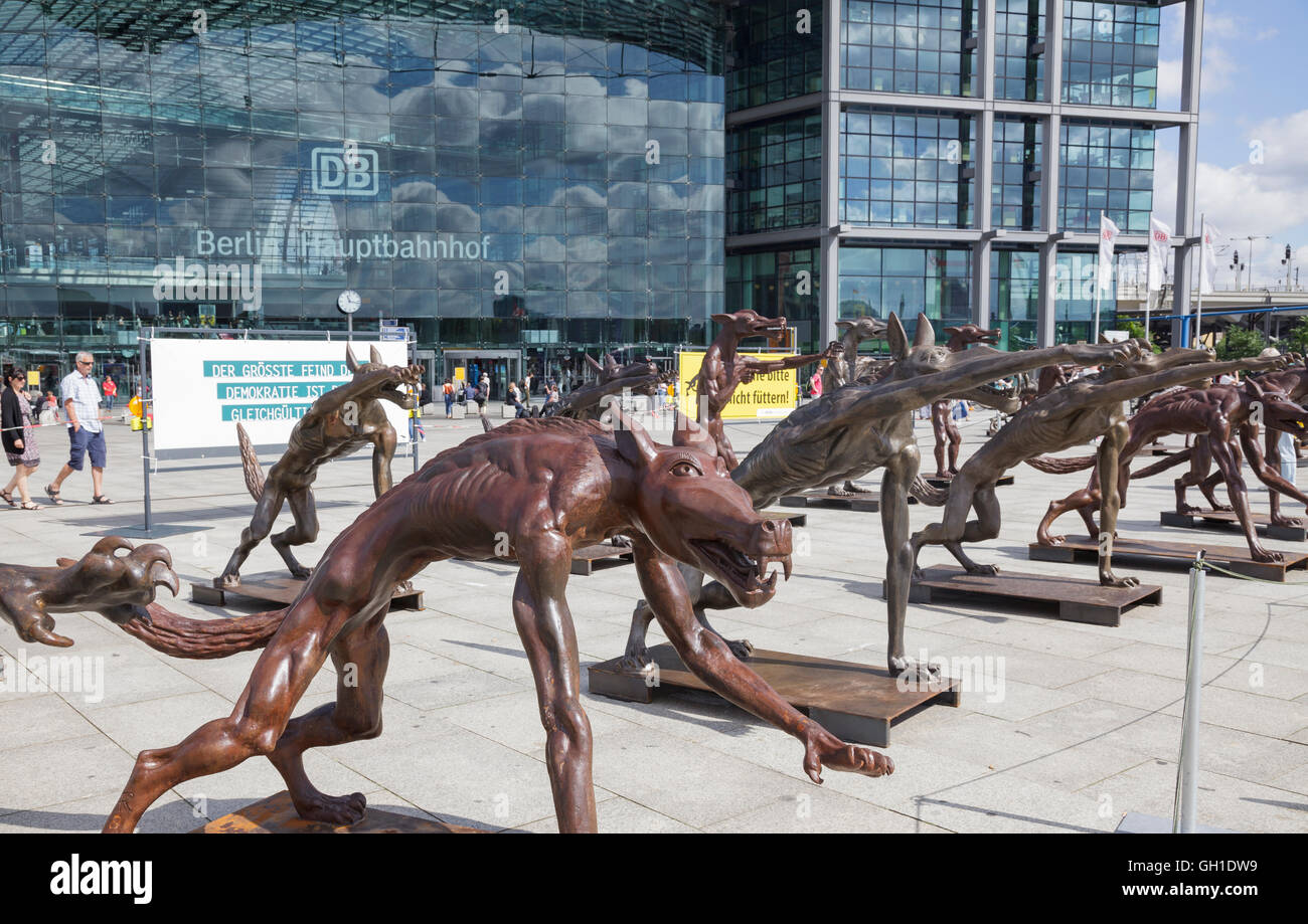 Berlin Germany. 7th August, 2016. From  6th August to 16th August 2016, a sculpture exhibition at Berlin Hauptbahnhof, main train station, called Die Wölfe sind zurück? The Wolves are back? The statues are by artist Rainer Opolka and are against hate and violence. The exhibition will be displayed in all German states. Credit:  Julie g Woodhouse/Alamy Live News Stock Photo