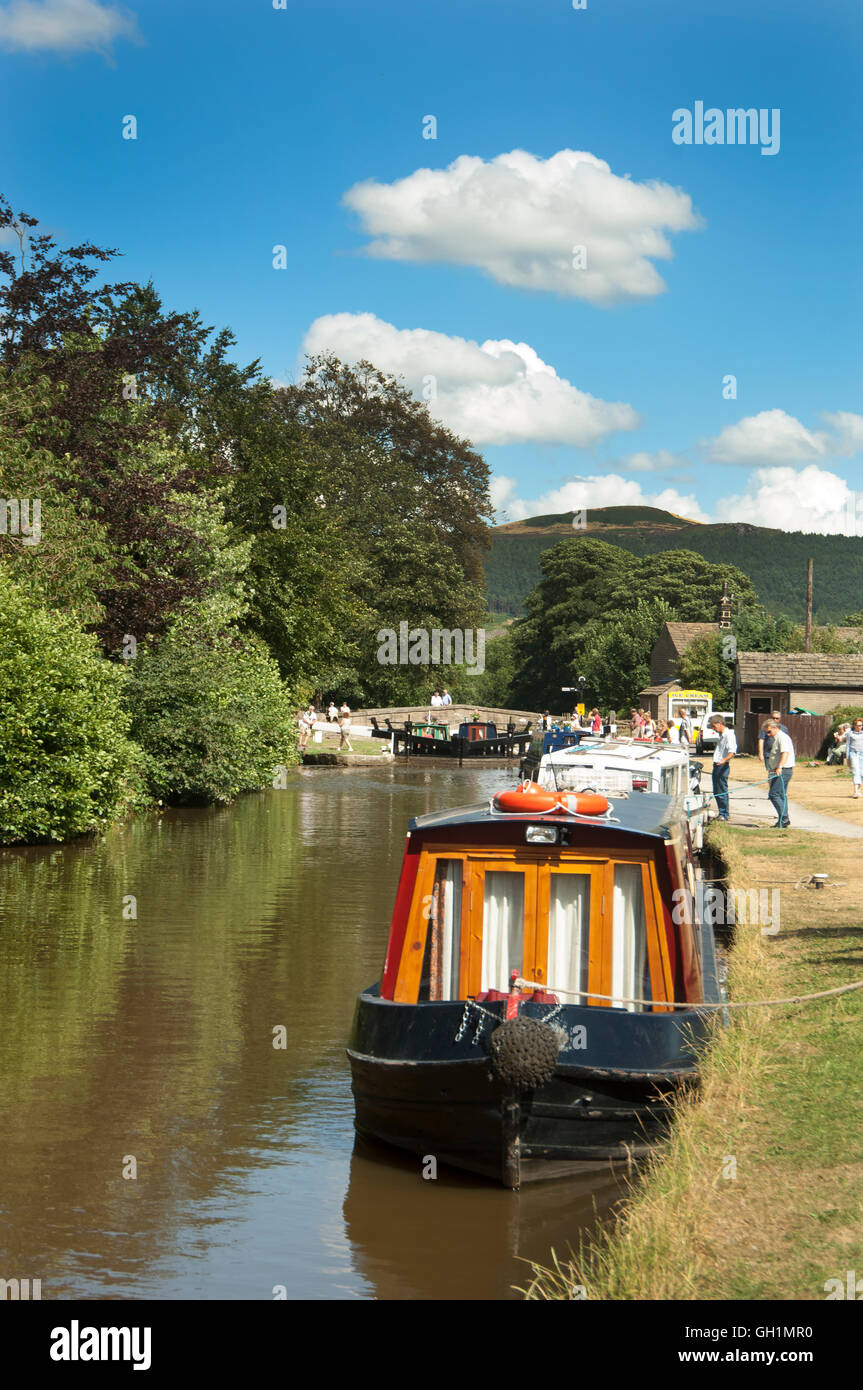Skipton narrow boats hi-res stock photography and images - Alamy