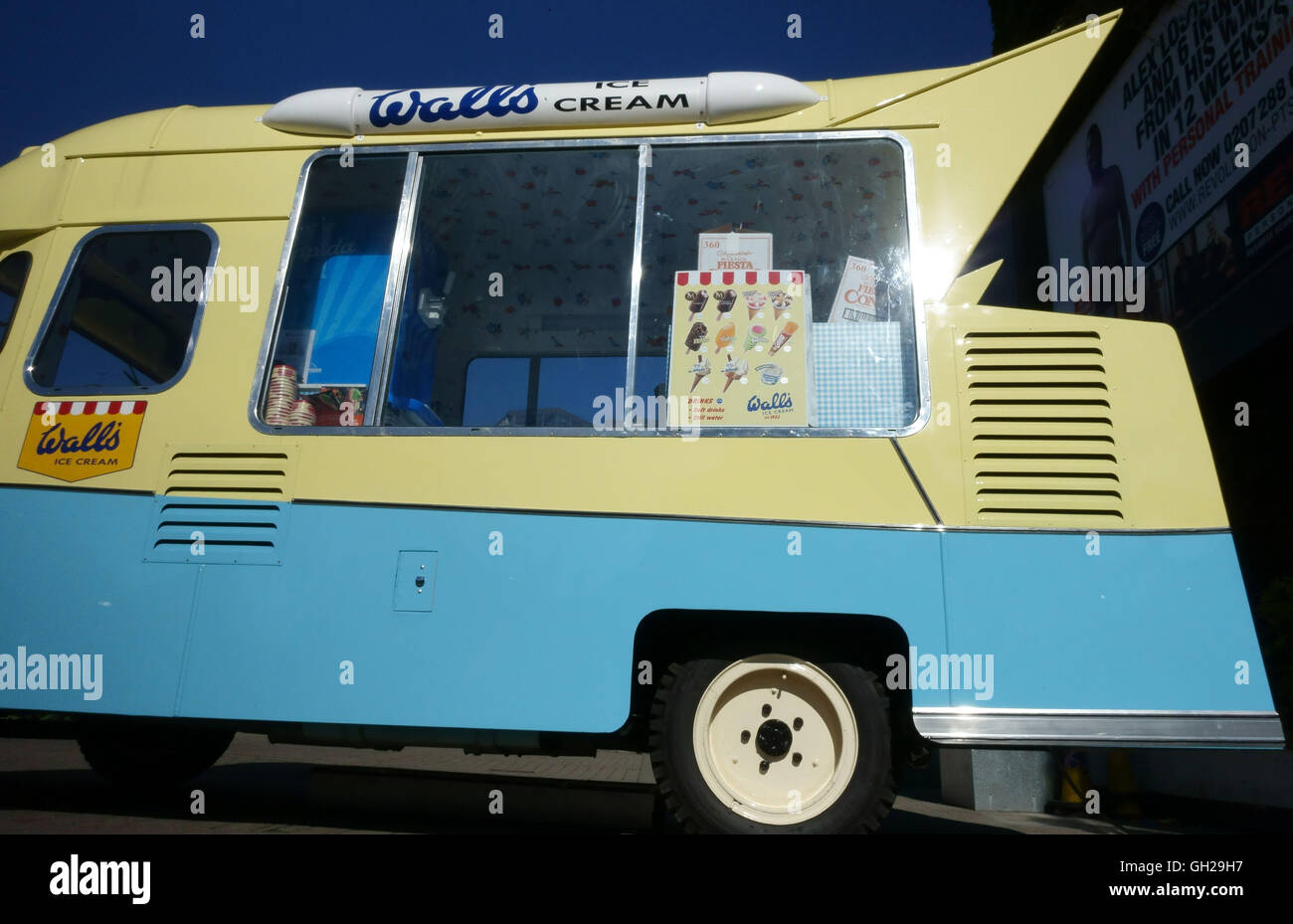 Old Fashioned Walls Ice Cream Van In London Stock Photo Alamy old-fashioned-walls-ice-cream-van-in-london-stock-photo-alamy