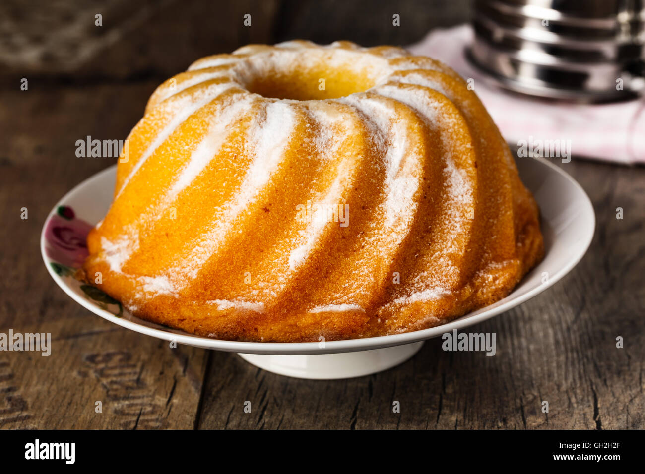 homemade lemon bundt cake with icing sugar Stock Photo Alamy