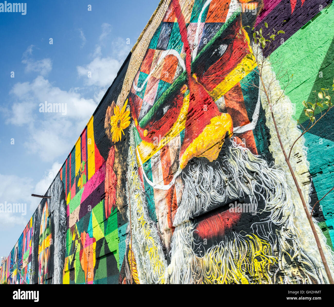 Entitled “We Are All One”, Brazilian artist Eduardo Kobra presents a colorful mural in the port area of Rio de Janeiro Stock Photo