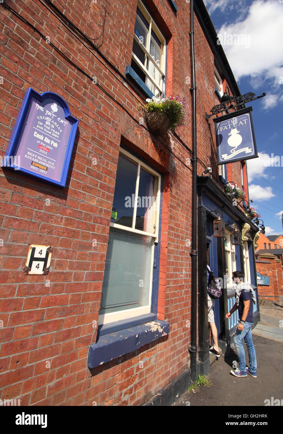 People enter the Fat Cat public house on Alma Street in the Kelham Island area of Sheffield, South Yorkshire Northern England,UK Stock Photo