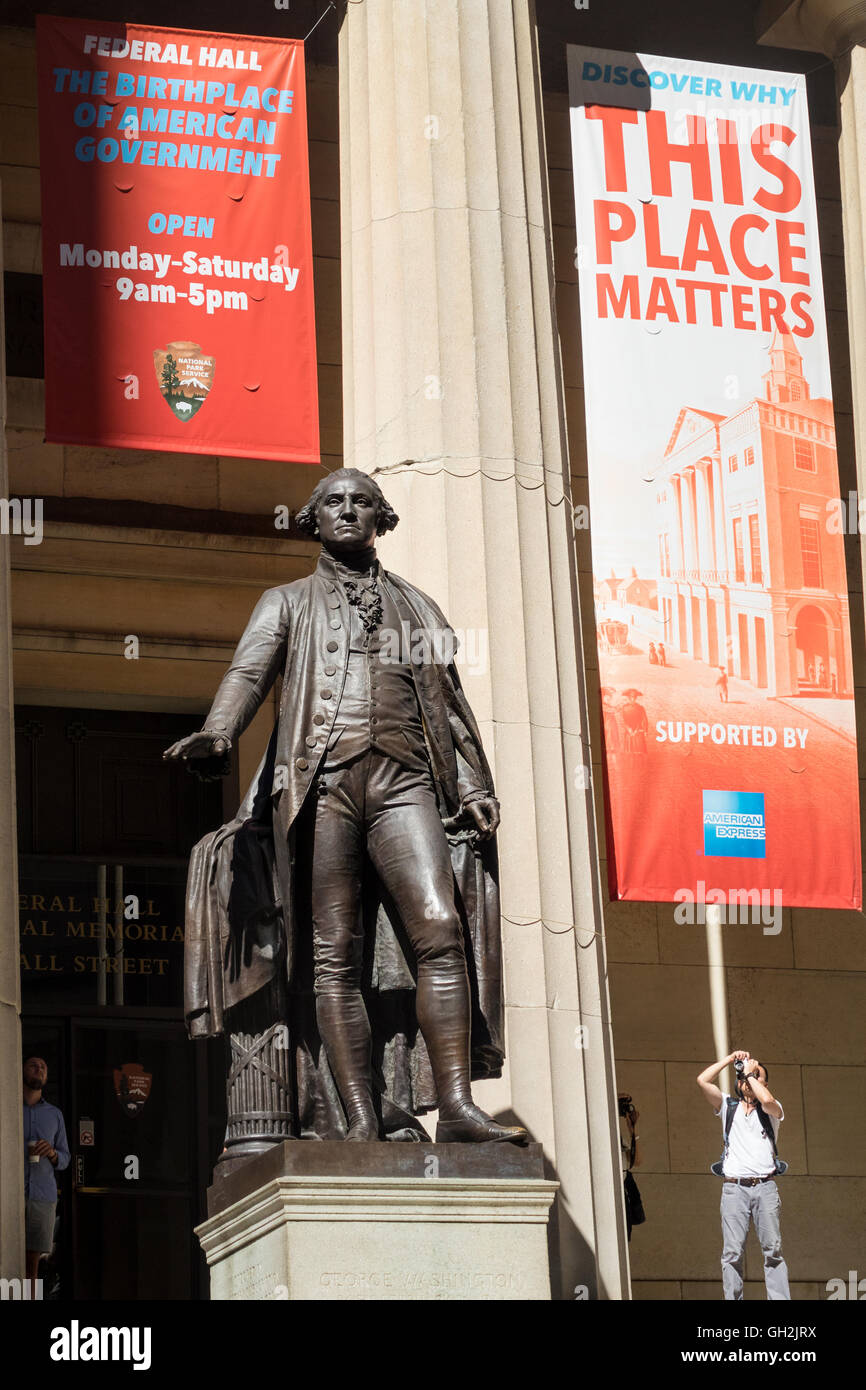 Washington statue Federal Hall on Wall Street, New York City