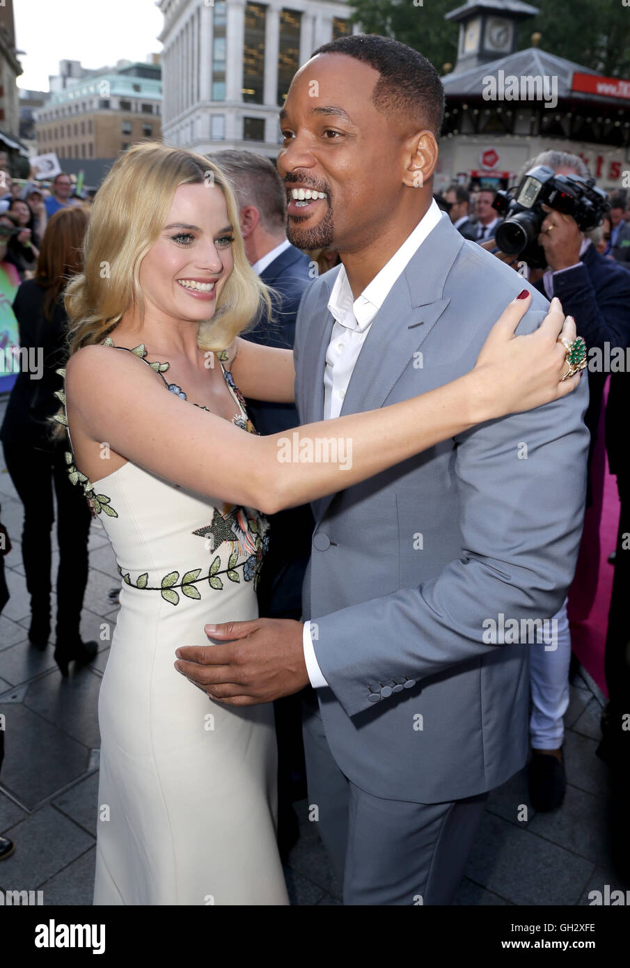 Margot Robbie Will Smith Photo Booth - Did Will Smith Actually Sleep With Margot Robbie's Mom