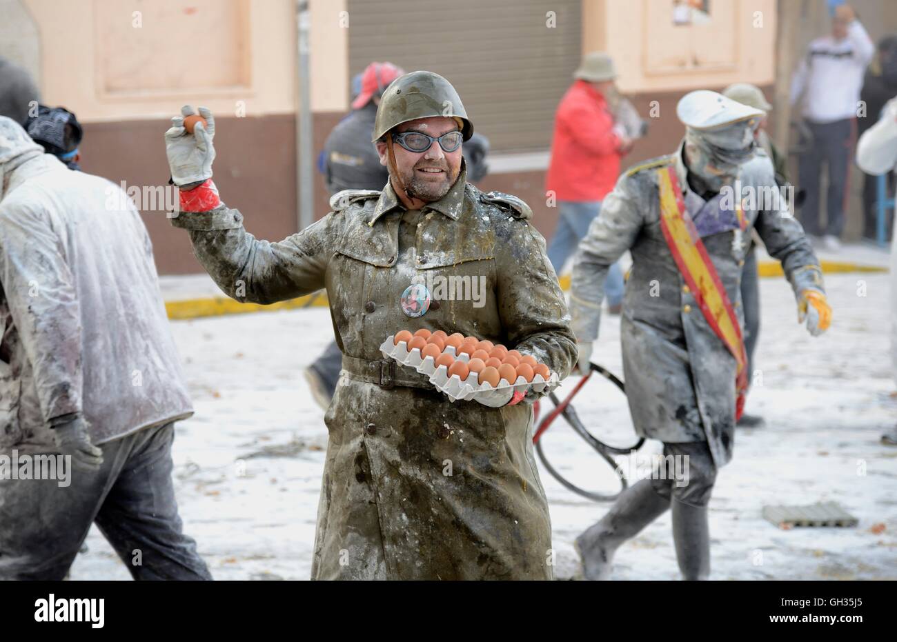 geography / travel, Spain, Flour Wars El Enfarinats, insurgent adopt armed with flour, wobbling and squibs for of a day the regiment across the city, Plaza de La Iglesia, Ibi, province Alicante, Costa Blanca, Additional-Rights-Clearance-Info-Not-Available Stock Photo