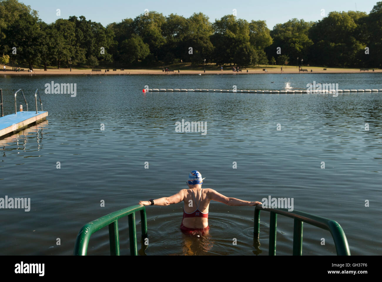 Serpentine Lido Hyde Park lake London Swimming club, Sunday morning early morning summer dip. 2016 2010s UK HOMER SYKES Stock Photo