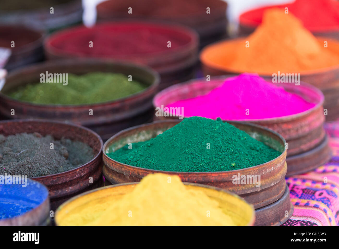 close up of a booth at the Pisac market with a collection of dried minerals used to dye traditional local Peruvian textiles Stock Photo