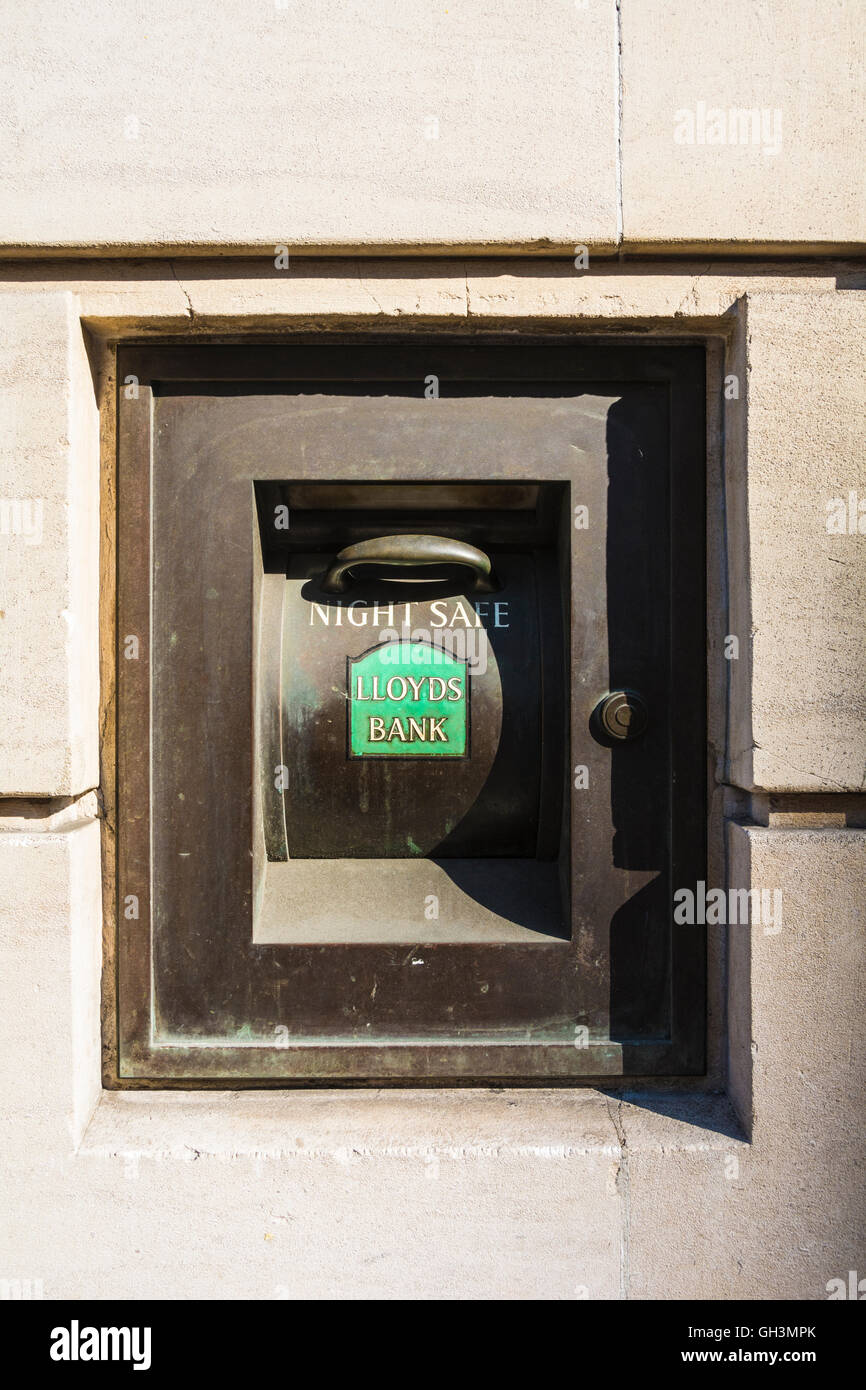 London, England, UK: Lloyds Night Safe outside a bank in SE London Stock Photo