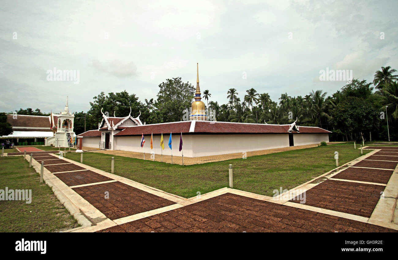 golden stupa, the buddhist religious monument Stock Photo Alamy