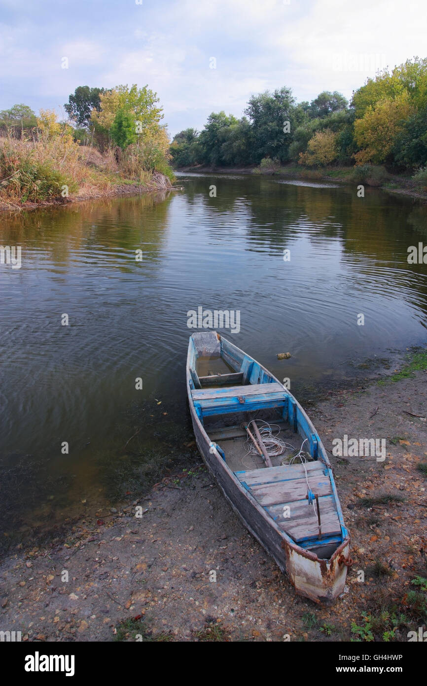 Landscape green nature river bank hi-res stock photography and images ...