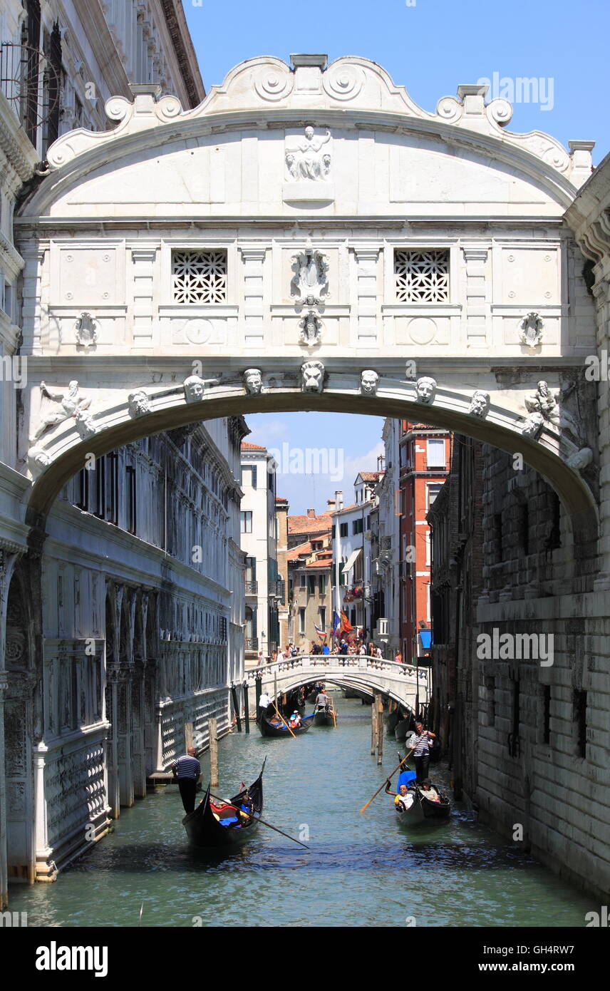 Venetian arch bridge in venice hi-res stock photography and images - Alamy