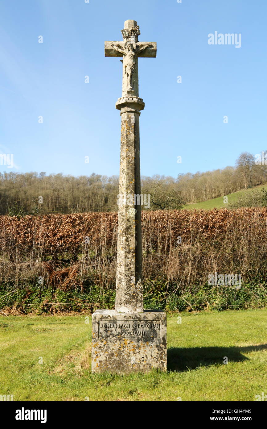 Cross in church yard,Melbury Bubb,Dorset,UK Stock Photo