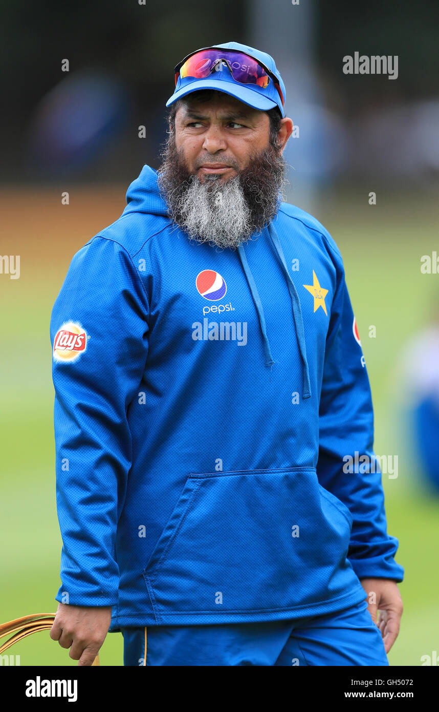 Pakistan bowling coach hires stock photography and images Alamy