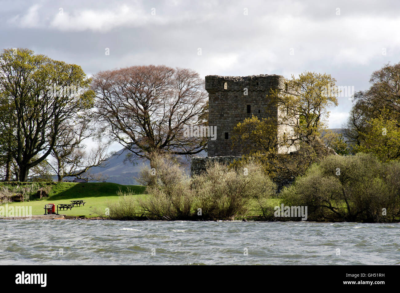 Loch Leven Castle on an island in the middle of the Loch, near Kinross in  Central Scotland Stock Photo - Alamy, image size:1300x951