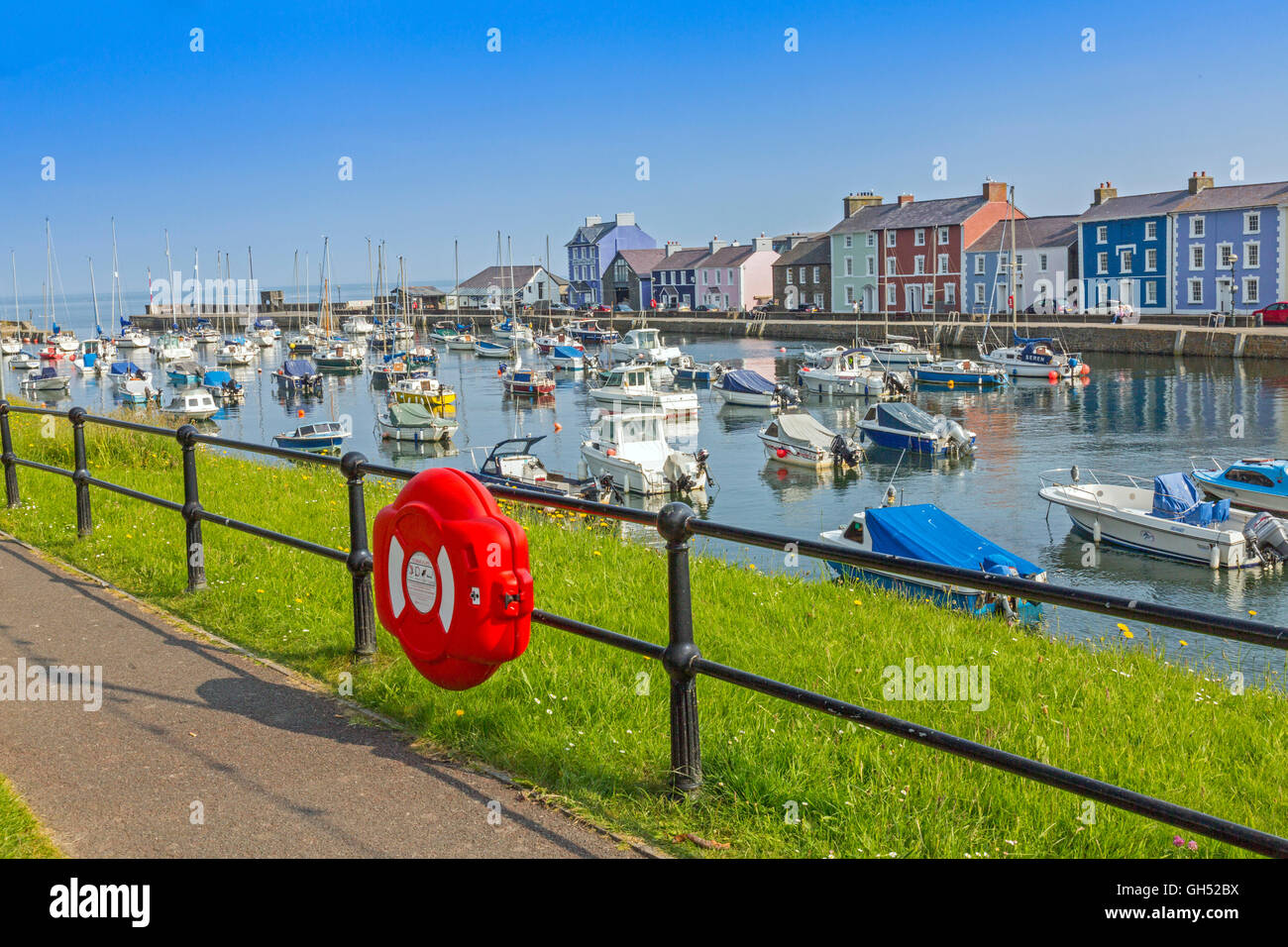 Colourful cottages line the harbour at Aberaeron, Ceredigion, Wales, UK Stock Photo