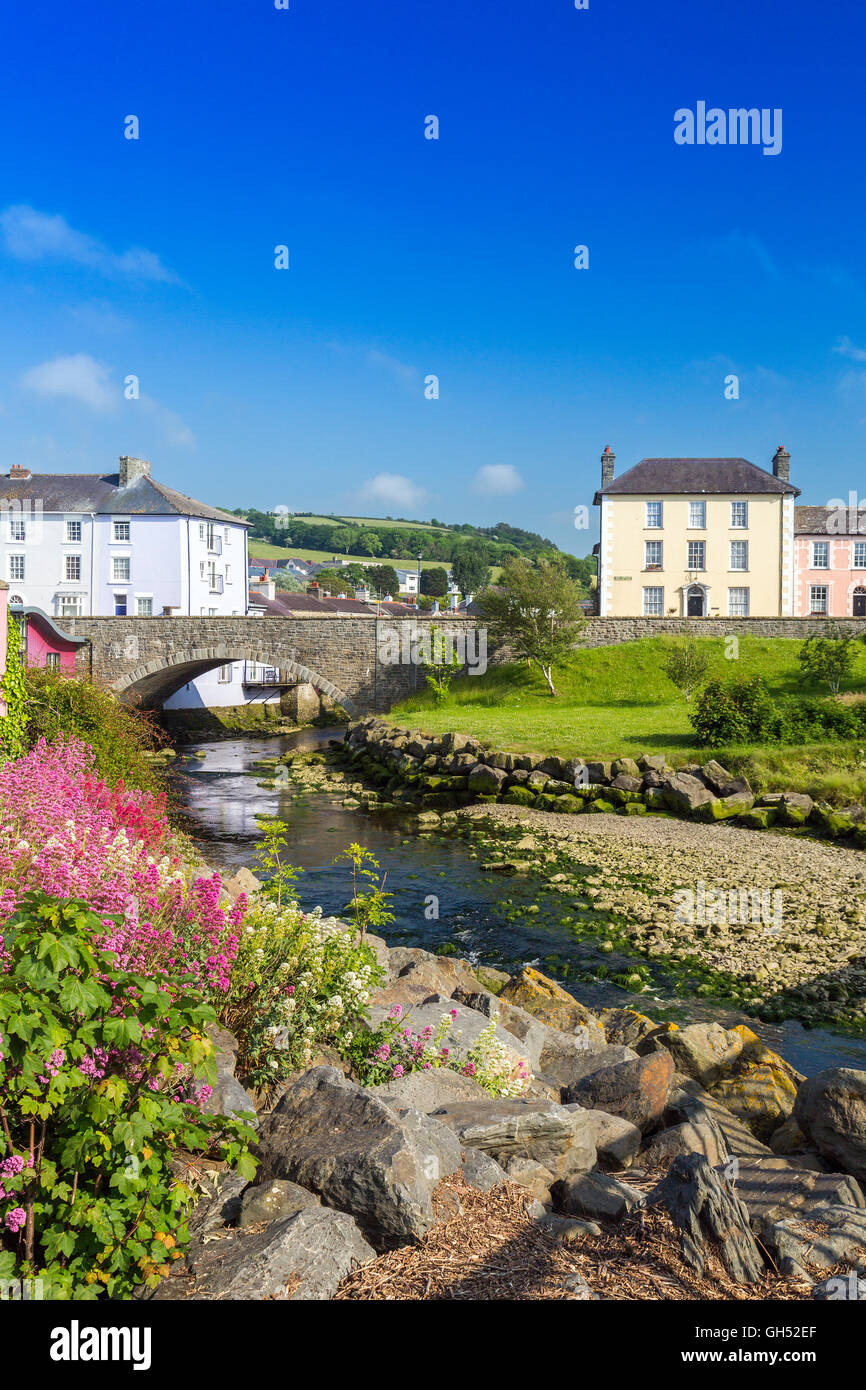 Colourful terraces of houses overlook the River Aeron as it enters the harbour at Aberaeron, Ceredigion, Wales, UK Stock Photo