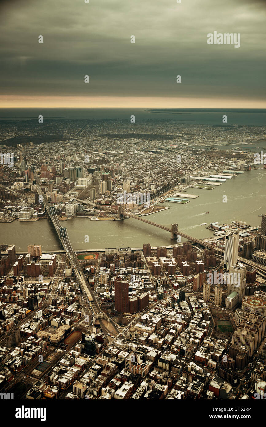 Aerial view east river manhattan hi-res stock photography and images ...