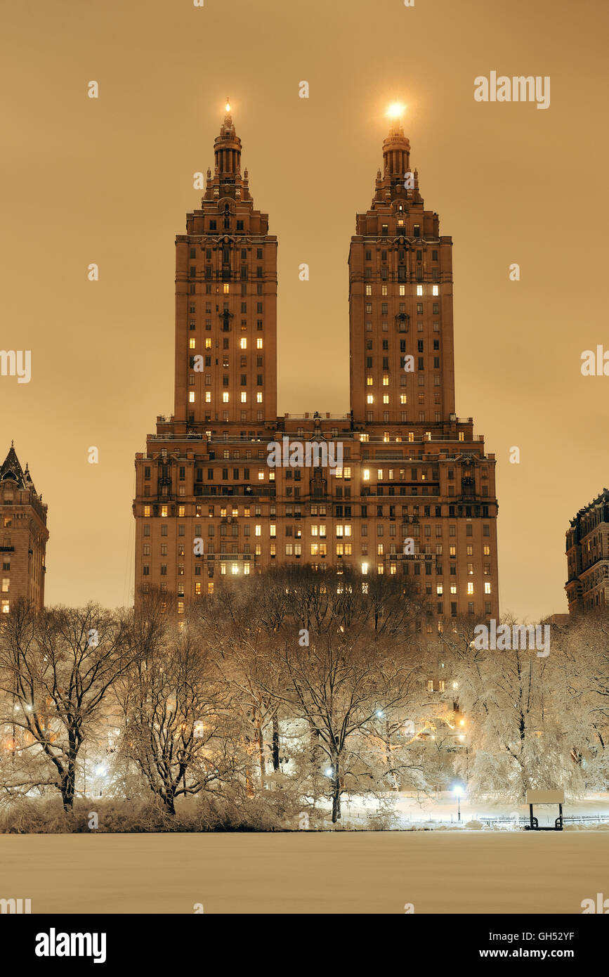 Central park new york night winter hi-res stock photography and images ...