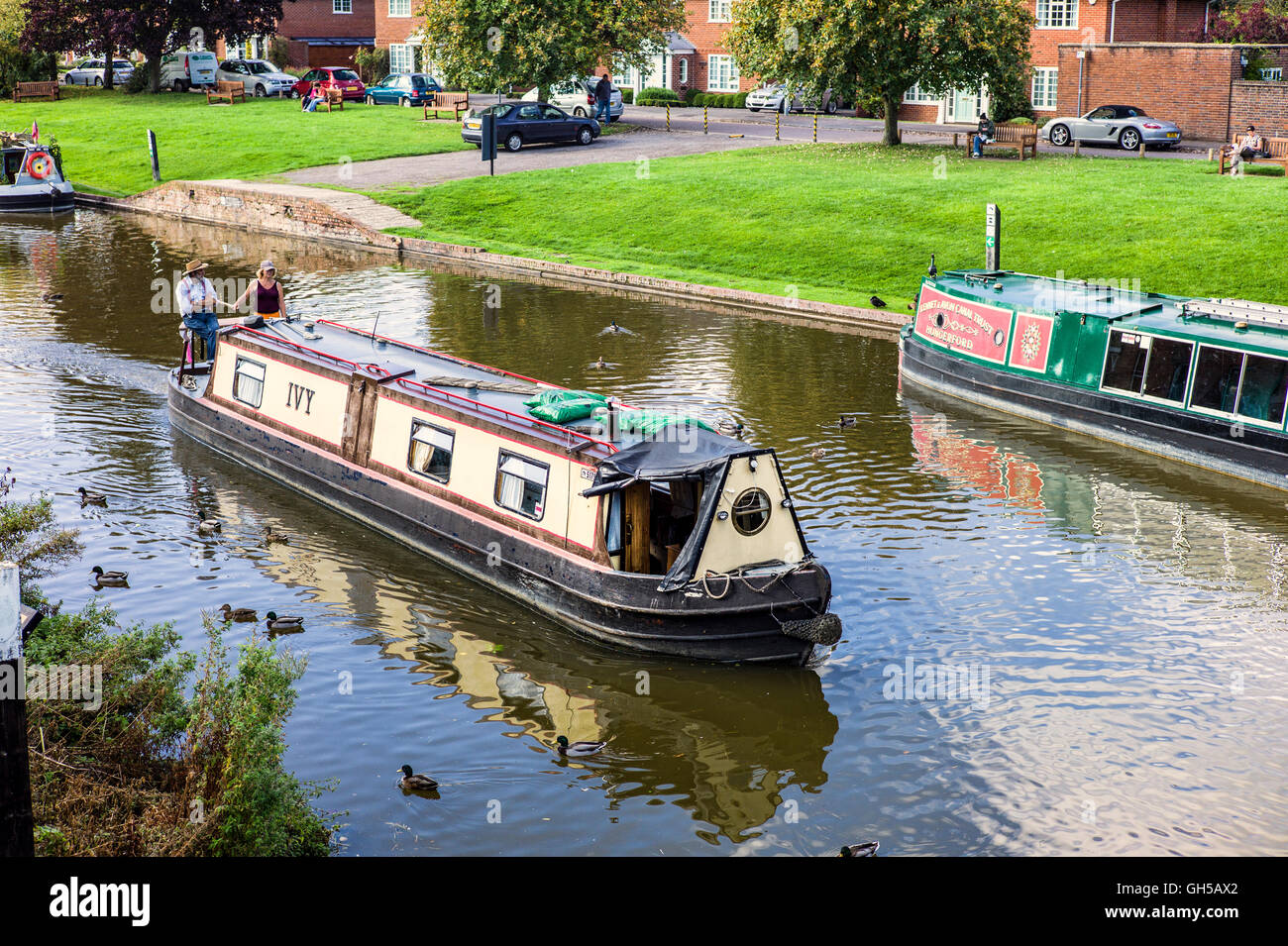 Narrow boat IVY sailing through Hungerford town on the Kennet and Avon canal in Berkshire UK Stock Photo