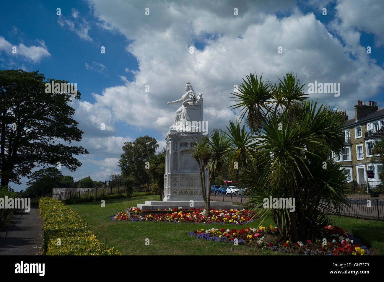 Statue queen victoria southend essex hires stock photography and