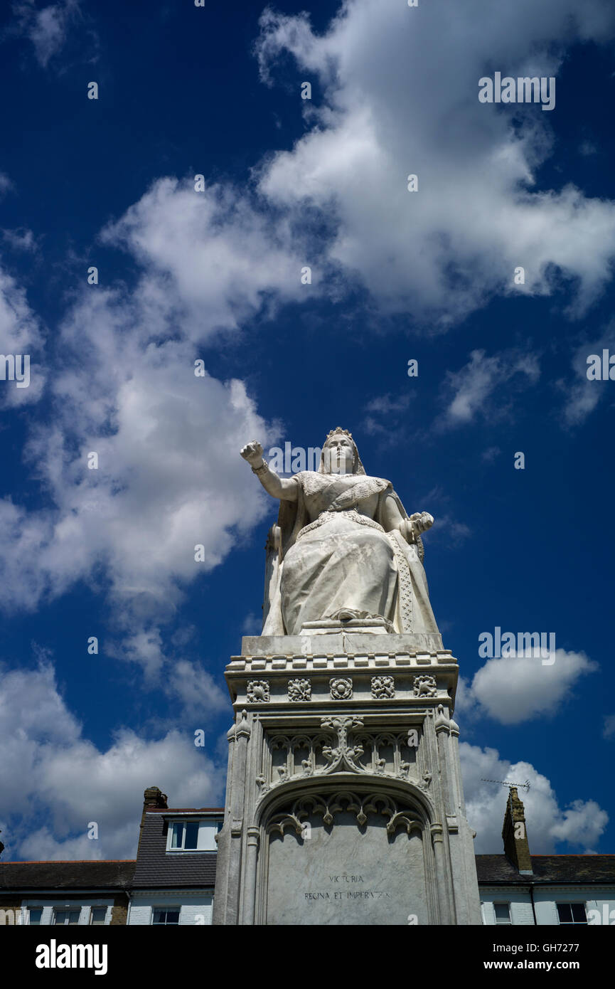 Statue queen victoria southend essex hires stock photography and