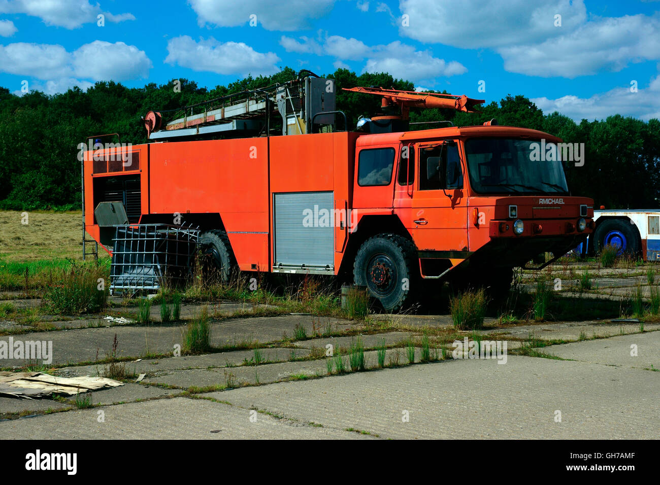 CARMICHAEL MK 12A (10 AY 98) R.A.F. CRASH TENDER Stock Photo - Alamy