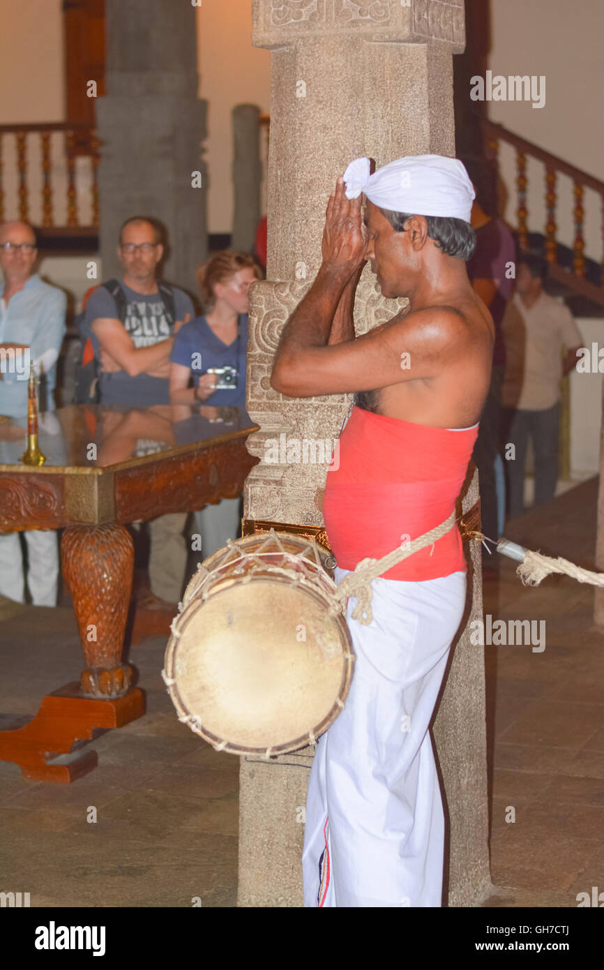 Teravi Ritual Performing the daily service, the Tevava at temple of tooth relic Stock ...
