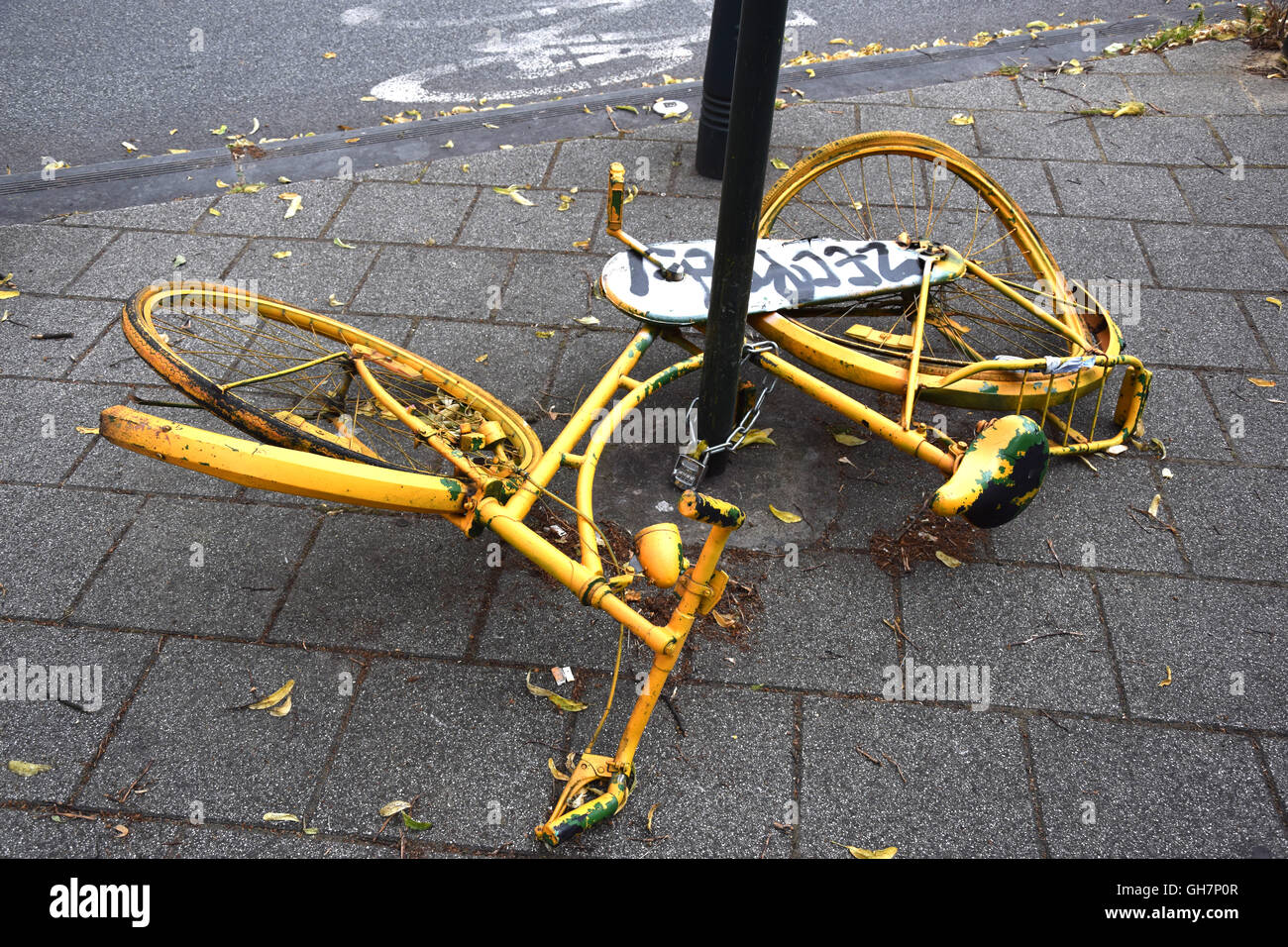 Brussels bicycle hi-res stock photography and images - Alamy