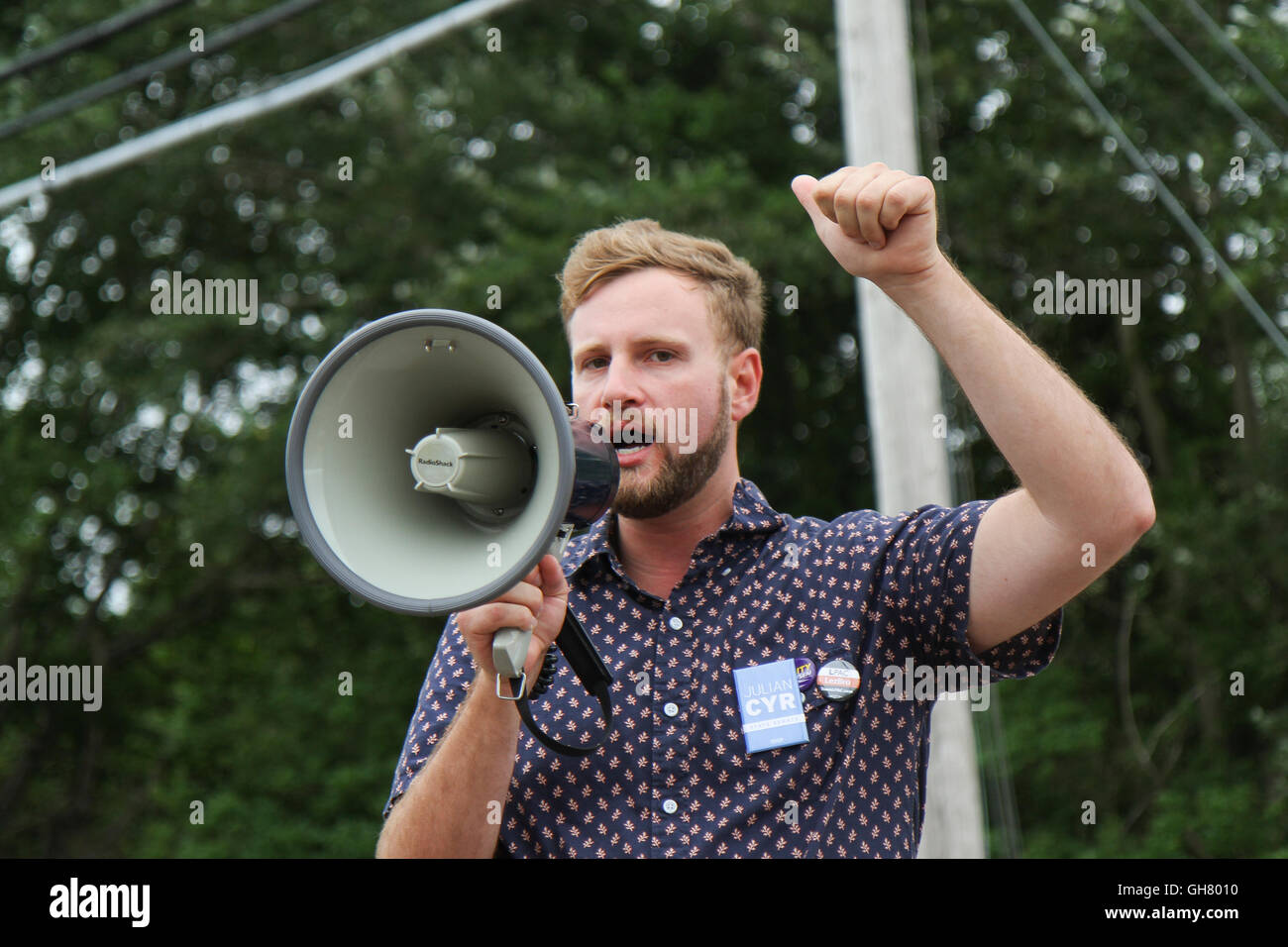 Osterville, Massachusetts, USA. 6th August, 2016. A man speaks during a protest opposing Republican presidential nominee Donald Trump, near a fundraiser businessman William Koch is hosting for Trump. Credit:  Susan Pease/Alamy Live News Stock Photo