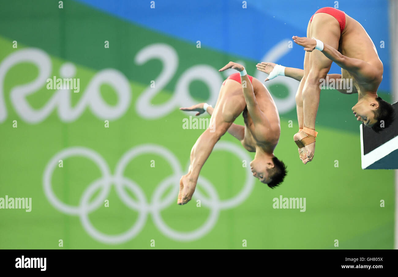 Rio de Janeiro, Brazil. 08th Aug, 2016. Aisen Chen and Yue Lin of China in action during the Men's Synchronised 10m Platform Final Swimming event of the Rio 2016 Olympic Games at the Olympic Aquatics Stadium, Rio de Janeiro, Brazil, 8 August 2016. Credit:  dpa picture alliance/Alamy Live News Stock Photo