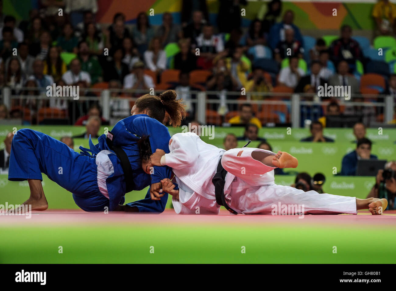 RIO DE JANEIRO, RJ - 08.08.2016: OLYMPICS 2016 JUDO - Sumiya Dorjsuren Mongolia (MGL) and Rafaela Silva of Brazil (BRA) in the gold dispute Judo up to 57 kg female Rio Olympics 2016 held in Carioca Arena 2. NOT AVAILABLE FOR LICENSING IN CHINA (Photo: Celso Pupo/Fotoarena) Stock Photo