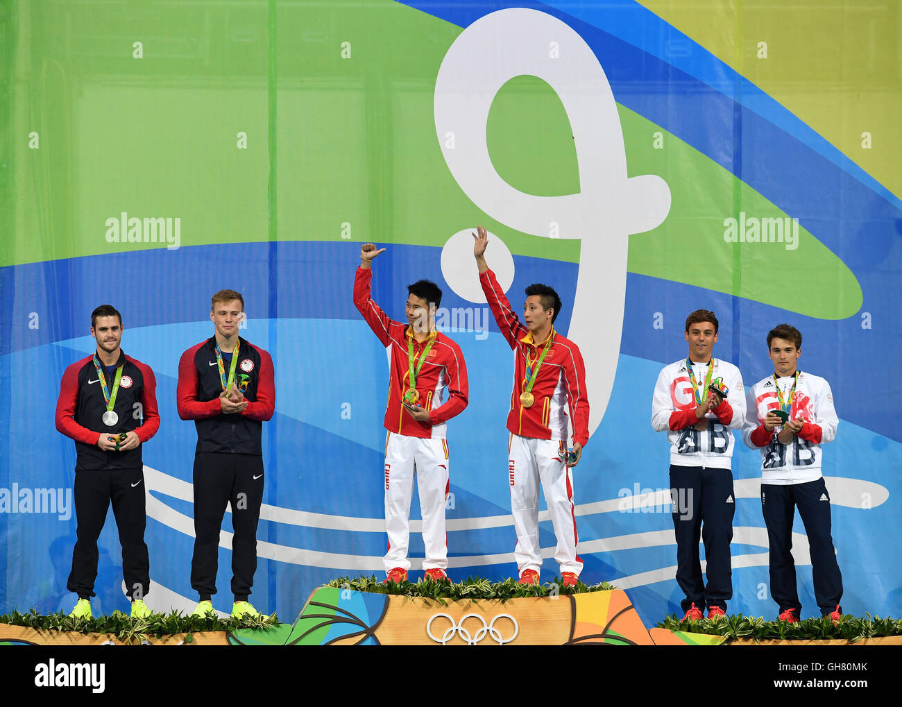 Rio de Janeiro, Brazil. 08th Aug, 2016. David Boudia (L-R) and Steele Johnson of the USA, Chen Aisen and Lin Yue of China and Daniel Goodfellow and Thomas Daley of Great Britain pose with their medals on the podium after winning the Men's Synchronised 10m Platform Final Swimming event of the Rio 2016 Olympic Games at the Olympic Aquatics Stadium, Rio de Janeiro, Brazil, 8 August 2016. Credit:  dpa picture alliance/Alamy Live News Stock Photo