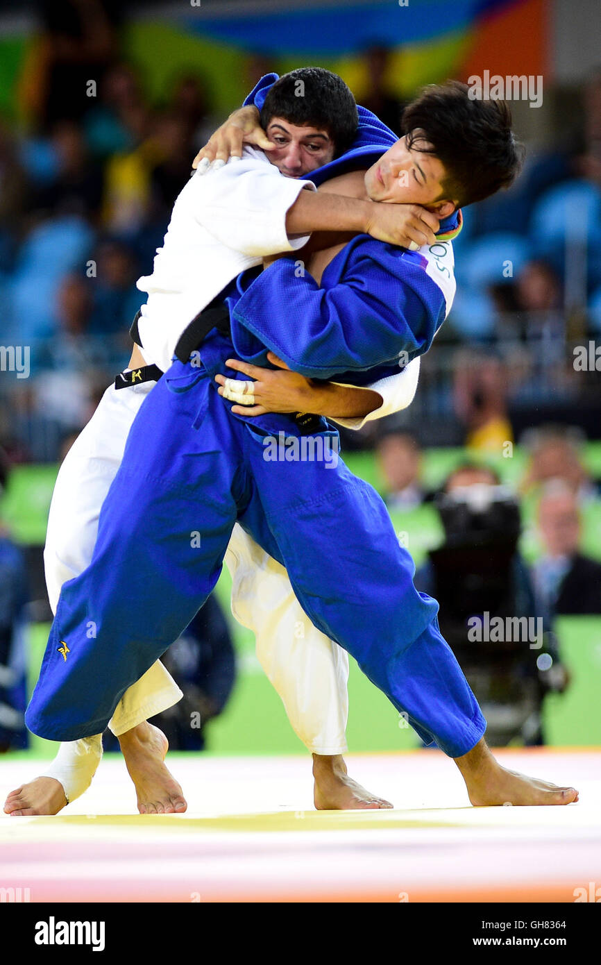 Rio de Janeiro, Brazil. 9th August, 2016. Round of 32 of the Judo events at the Rio 2016 Olympic Games . ONO Shohei (jpn - blue) fights SHAVDATUASHVILI Lasha (geo - white) -73kg Credit:  Action Plus Sports Images/Alamy Live News Stock Photo