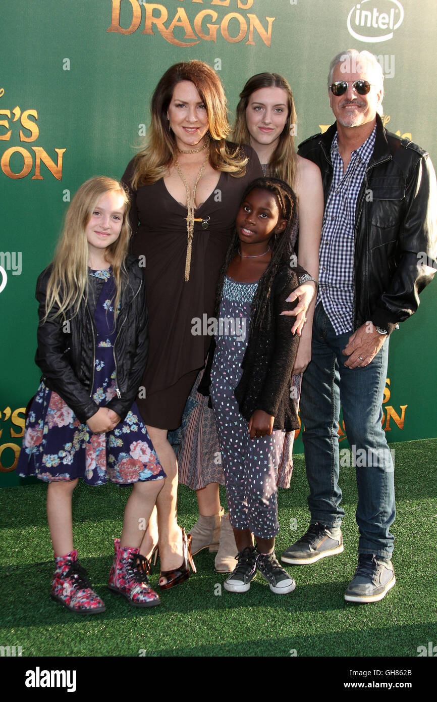 Los Angeles, CA, USA. 8th Aug, 2016. Joely Fisher and family. Pete's Dragon World Premiere held at El Capitan Theatre in Hollywood. Credit:  AdMedia/ZUMA Wire/Alamy Live News Stock Photo