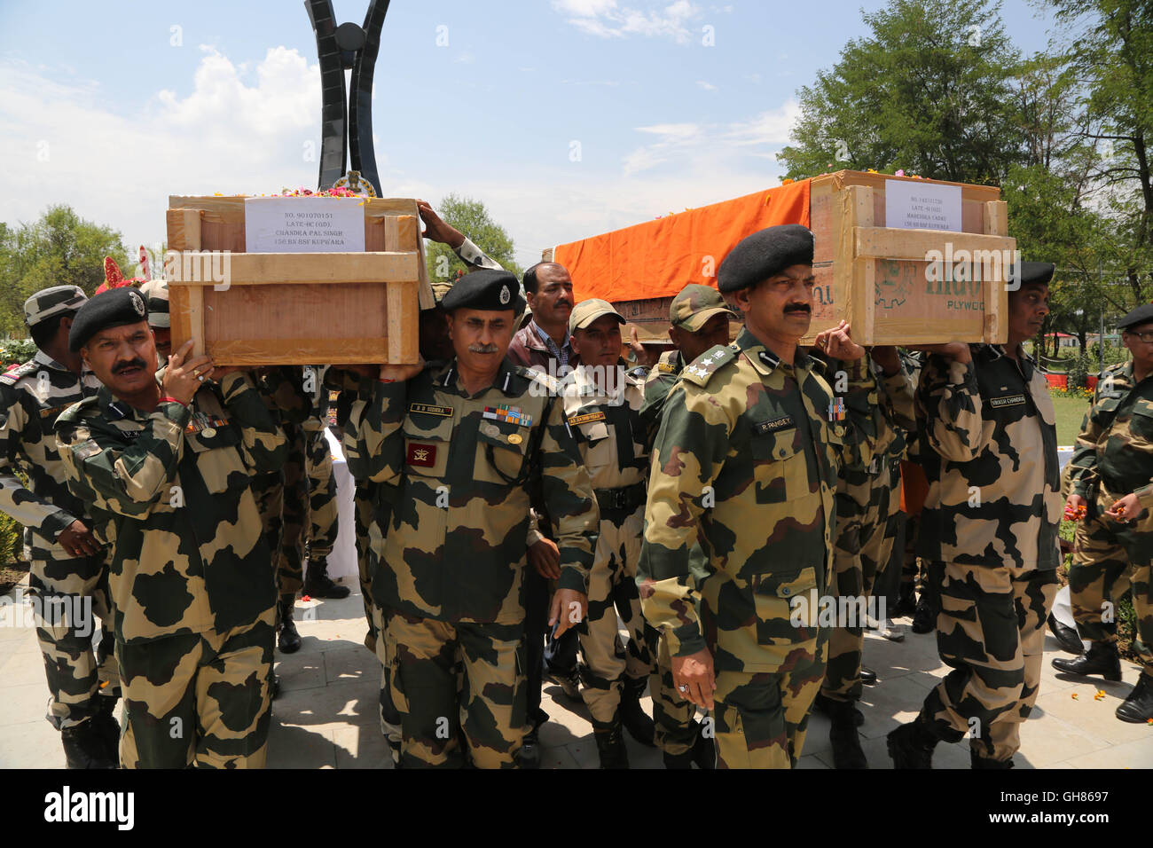 Srinagar, Indian-controlled Kashmir. 9th Aug, 2016. India's Border Security Force officials carry the coffins of slain troopers during a wreath laying ceremony in Srinagar, summer capital of Indian-controlled Kashmir, on Aug. 9, 2016. Three Indian troops including a junior level officer and a militant were killed Monday in a fierce gunfight near the Line of Control (LoC), dividing Kashmir. Credit:  Javed Dar/Xinhua/Alamy Live News Stock Photo