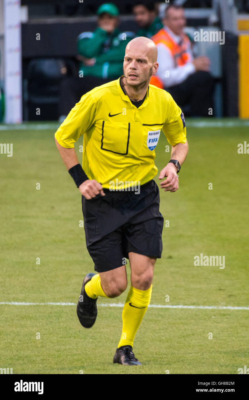 London, UK. 8th August, 2016. Referee: Sébastien Delferière (yellow). Al-Ahli vs Al-Hilal Saudi Super Cup match finals at Craven Cottage, Fulham Football Club Credit:  Guy Corbishley/Alamy Live News Stock Photo