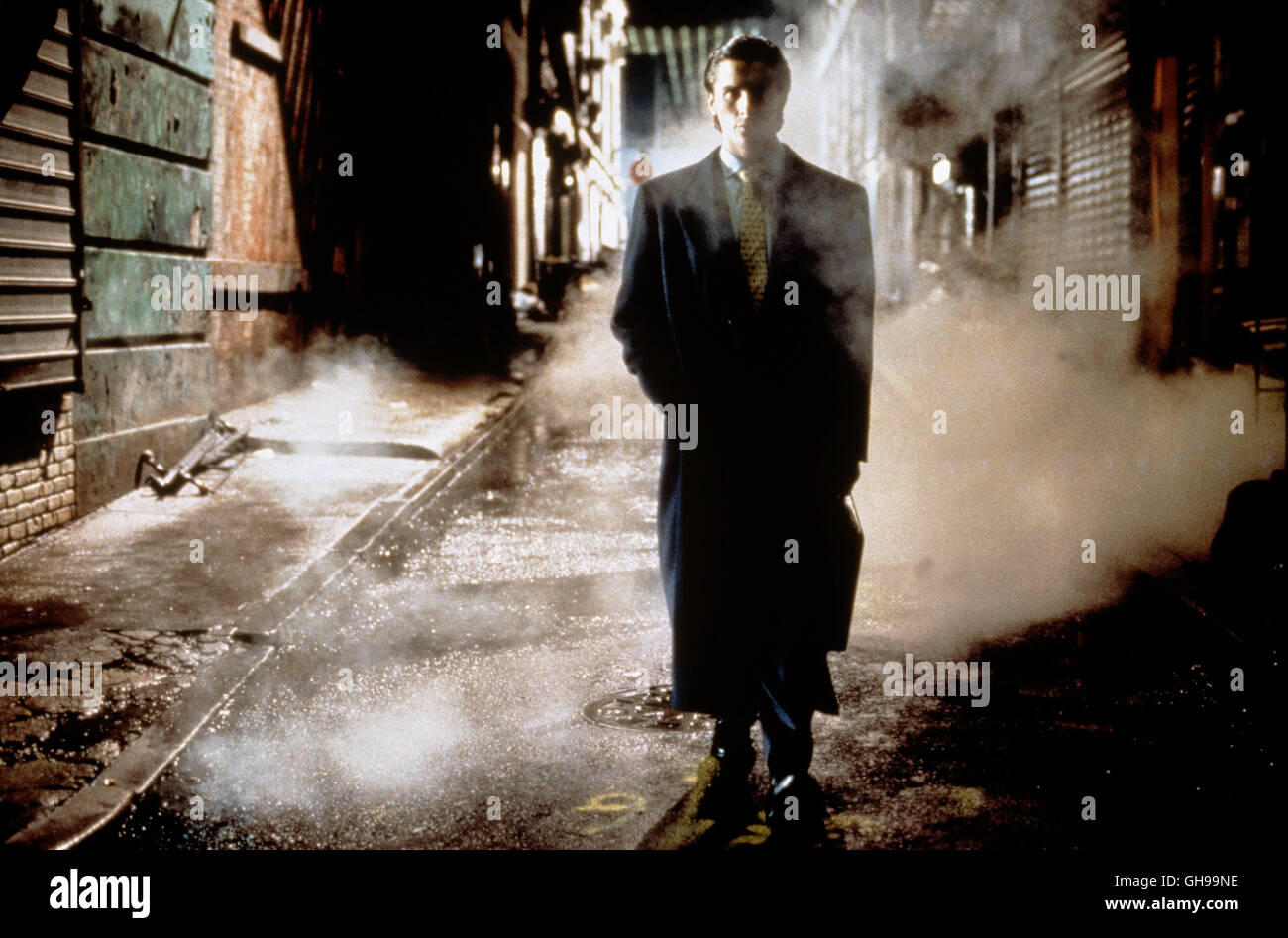 кристиан бейл американский психопат. кадры из фильма американский психопат 2000. паьрик бейтмен с топором. психопатическое расстройство личности. кристиан бейл американский психопат.