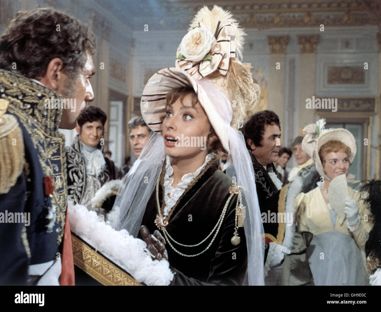 SOPHIA LOREN, ROBERT HOSSEIN Film, Fernsehen, Komödie, Literaturverfilmung, 60er Regie: Christian-Jaque aka. Madame sans gens Stock Photo