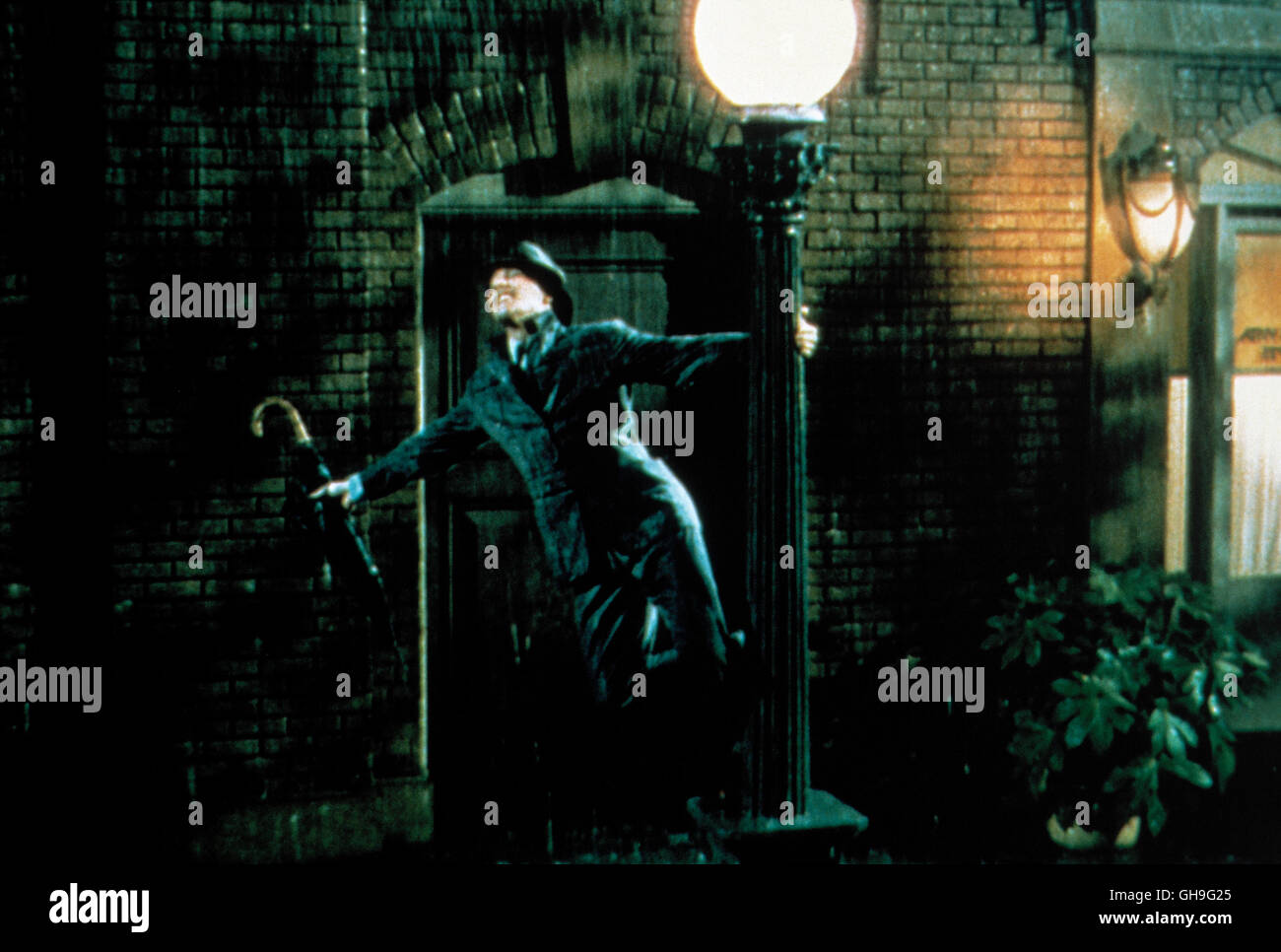 Gene Kelly Singin' in the Rain Movie - Wall Art Photo Poster Print – The Art Print Company