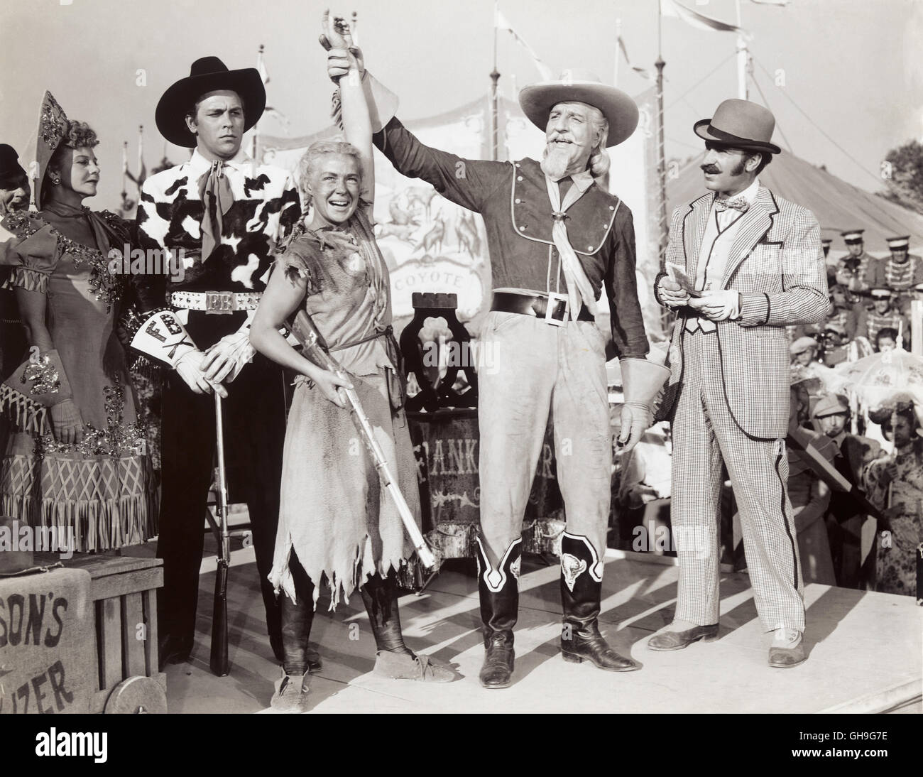 HOWARD KEEL (Frank Butler), BETTY HUTTON (Annie Oakley), LOUIS CALHERN (Buffalo Cody), KEENAN WYNN (Charlie Davenport, Buffalo Bills Manager) Film, Fernsehen, Literaturverfilmung, Western, Musical, 50er Regie: George Sidney aka. Annie get