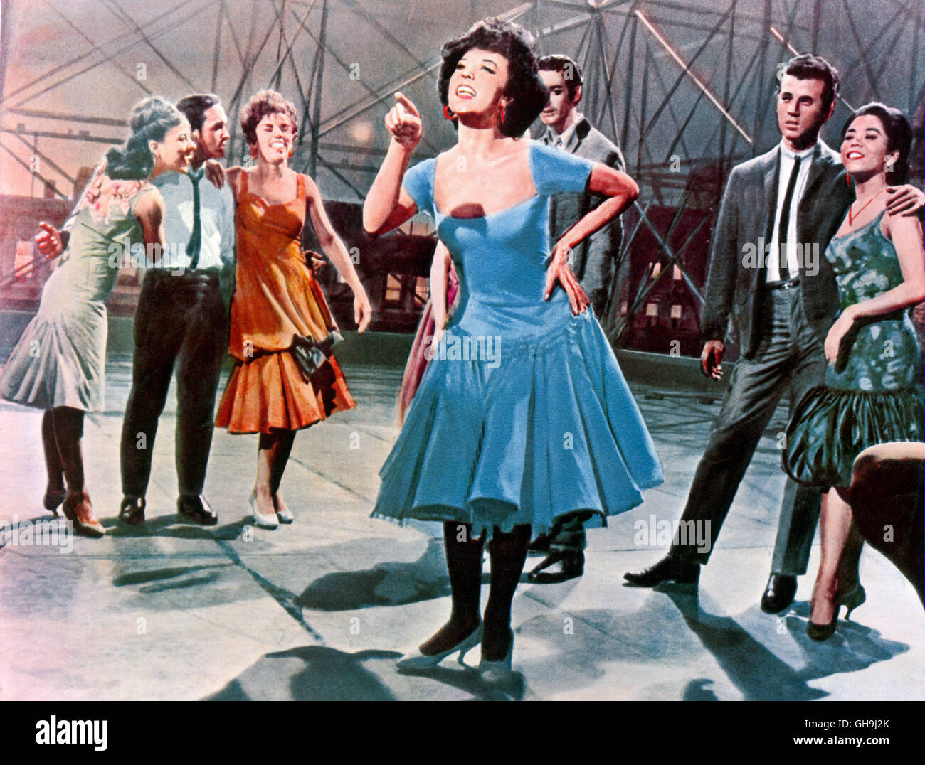 WEST SIDE STORY West Side Story USA 1961 Jerome Robbins, Robert Wise Szene  mit RITA MORENO (Mitte) als Anita. Film, Fernsehen, Musical, Liebesfilm,  60er Regie: Jerome Robbins, Robert Wise aka. West Side