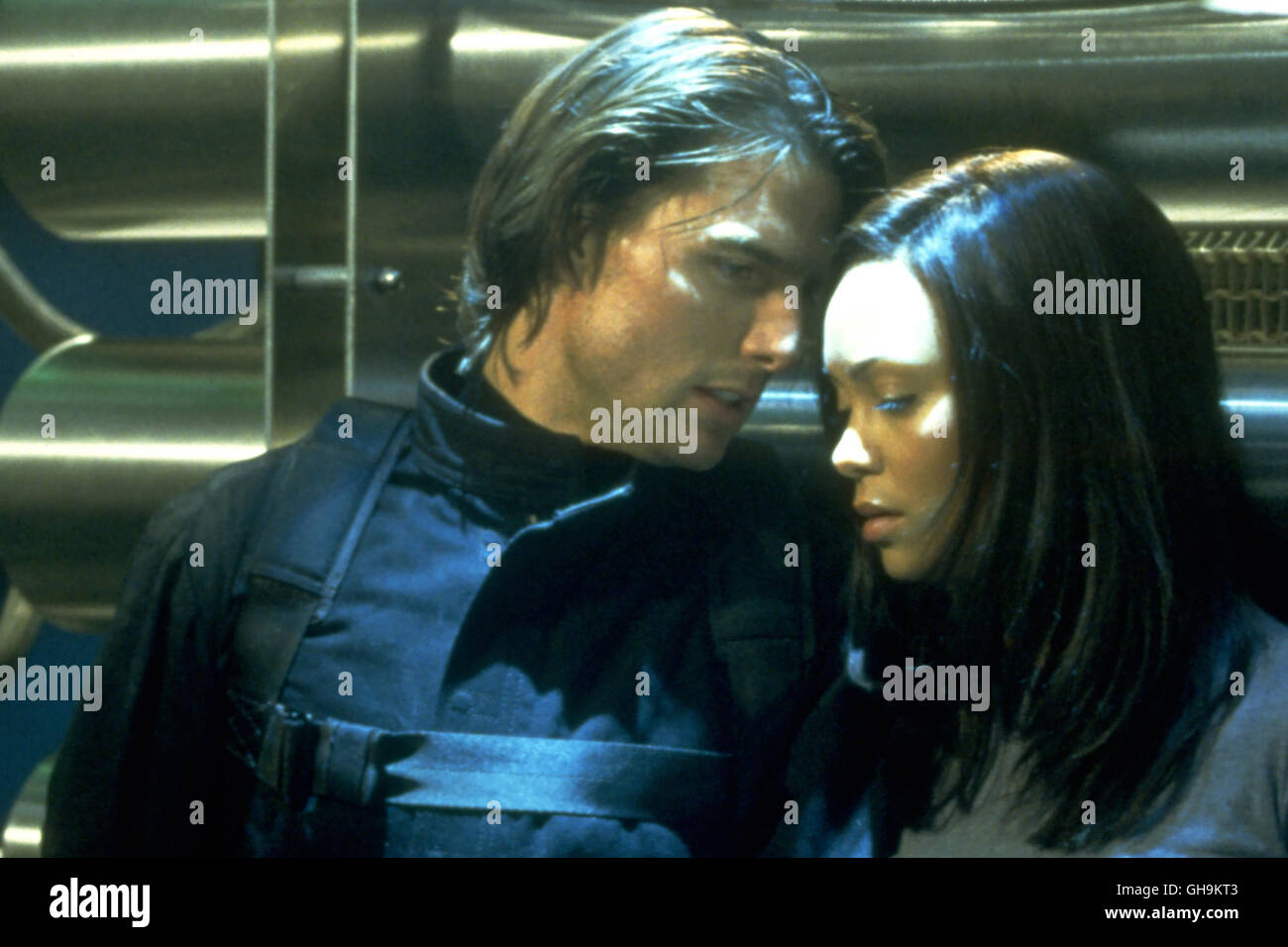 MISSION IMPOSSIBLE II Mission: Impossible II USA 2000 John Woo Ethan Hunt (TOM CRUISE) und Nyah Nordoff-Hall (THANDIE NEWTON) Film, Fernsehen, Actionfilm Regie: John Woo aka. Mission: Impossible II Stock Photo