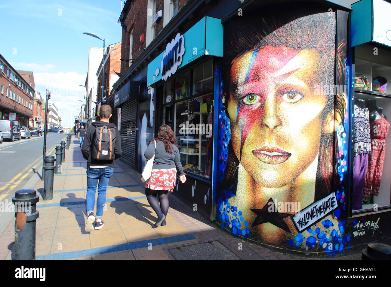David Bowie tribute mural by graffiti artist, Trik on Division Street