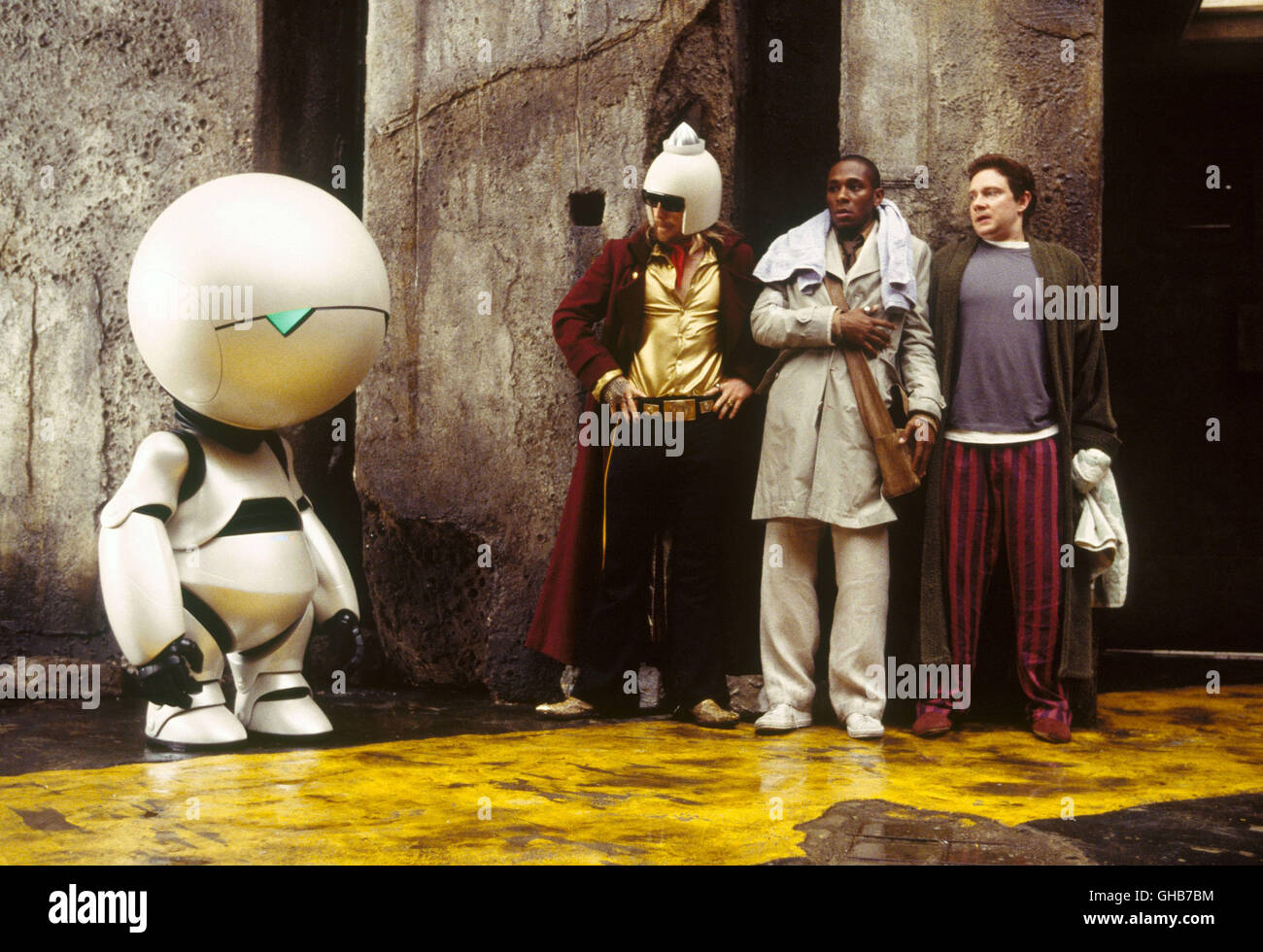 PER ANHALTER DURCH DIE GALAXIS Hitchhikers Guide to Galaxy USA/UK 2005  Garth Jennings Marvin (WARWICK DAVIS, voice by ALAN RICKMAN), Zaphod (SAM  ROCKWELL), Ford (MOS DEF), Arthur (MARTIN FREEMAN) attempt to gather