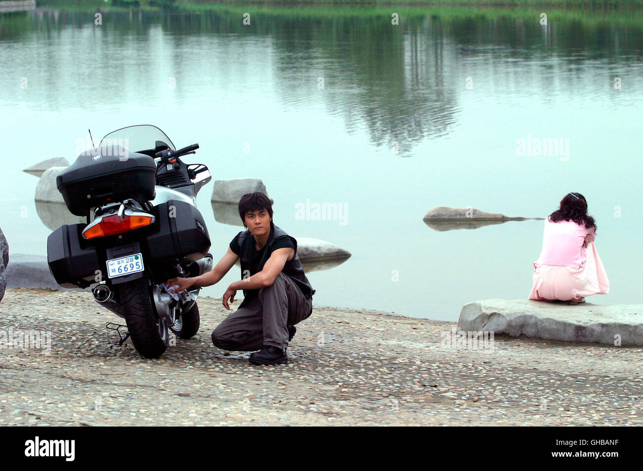 BIN JIP Korea 2004 Kim Ki-Duk Tau-suk (JAE HEE) and Sunhwa (LEE SEUNG-YEON) Regie: Kim Ki-Duk Stock Photo