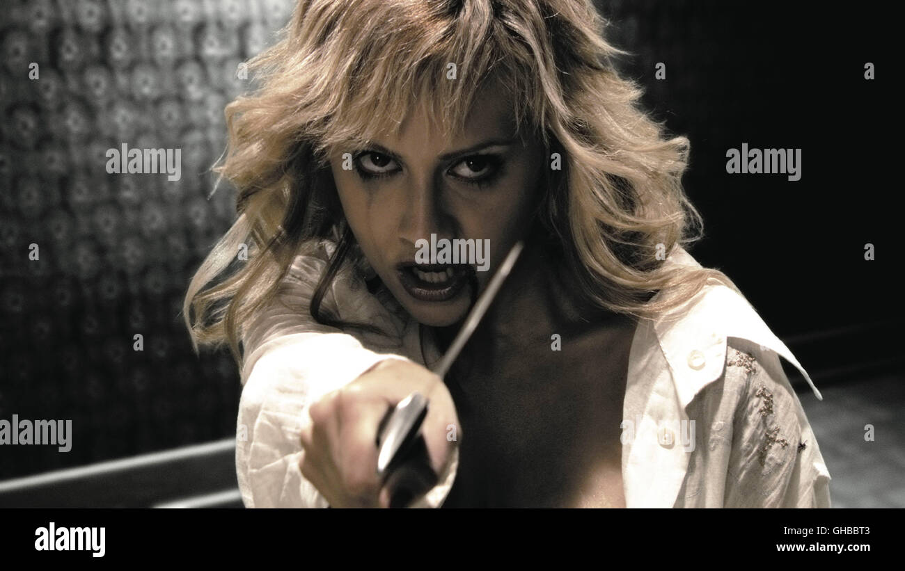 SIN CITY USA 2005 Robert Rodriguez Shellie (BRITTANY MURPHY) Distributed by Buena Vista International. THIS MATERIAL MAY BE LAWFULLY USED ALL MEDIA ONLY TO PROMOTE RELEASE OF MOTION PICTURE ENTITLED 'SIN CITY' DURING PICTURE'S PROMOTIONAL WINDOWS. ANY OTHER USE, RE-USE, DUPLICATION OR POSTING OF THIS MATERIAL IS STRICTLY PROHIBITED WITHOUT EXPRESS WRITTEN CONSENT OF MIRAMAX FILMS, COULD RESULT IN LEGAL LIABILITY. YOU WILL BE SOLELY RESPONSIBLE FOR ANY CLAIMS, DAMAGES, FEES, COSTS, PENALTIES ARISING OUT OF UNAUTHORIZED USE OF THIS MATERIAL BY YOU OR YOUR AGENTS. Regie: Robert Rodriguez Stock Photo