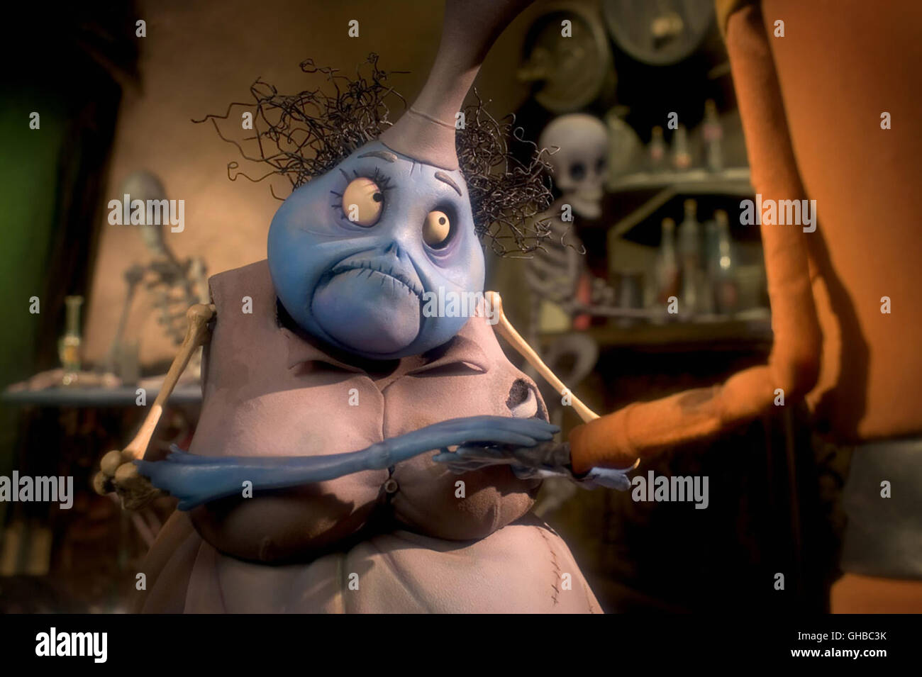 TIM BURTON'S CORPSE BRIDE - HOCHZEIT MIT EINER LEICHE Tim Burton's Corpse  Bride USA 2005 Tim Burton Mrs. Plum Regie: Tim Burton aka. Tim Burton's  Corpse Bride Stock Photo - Alamy