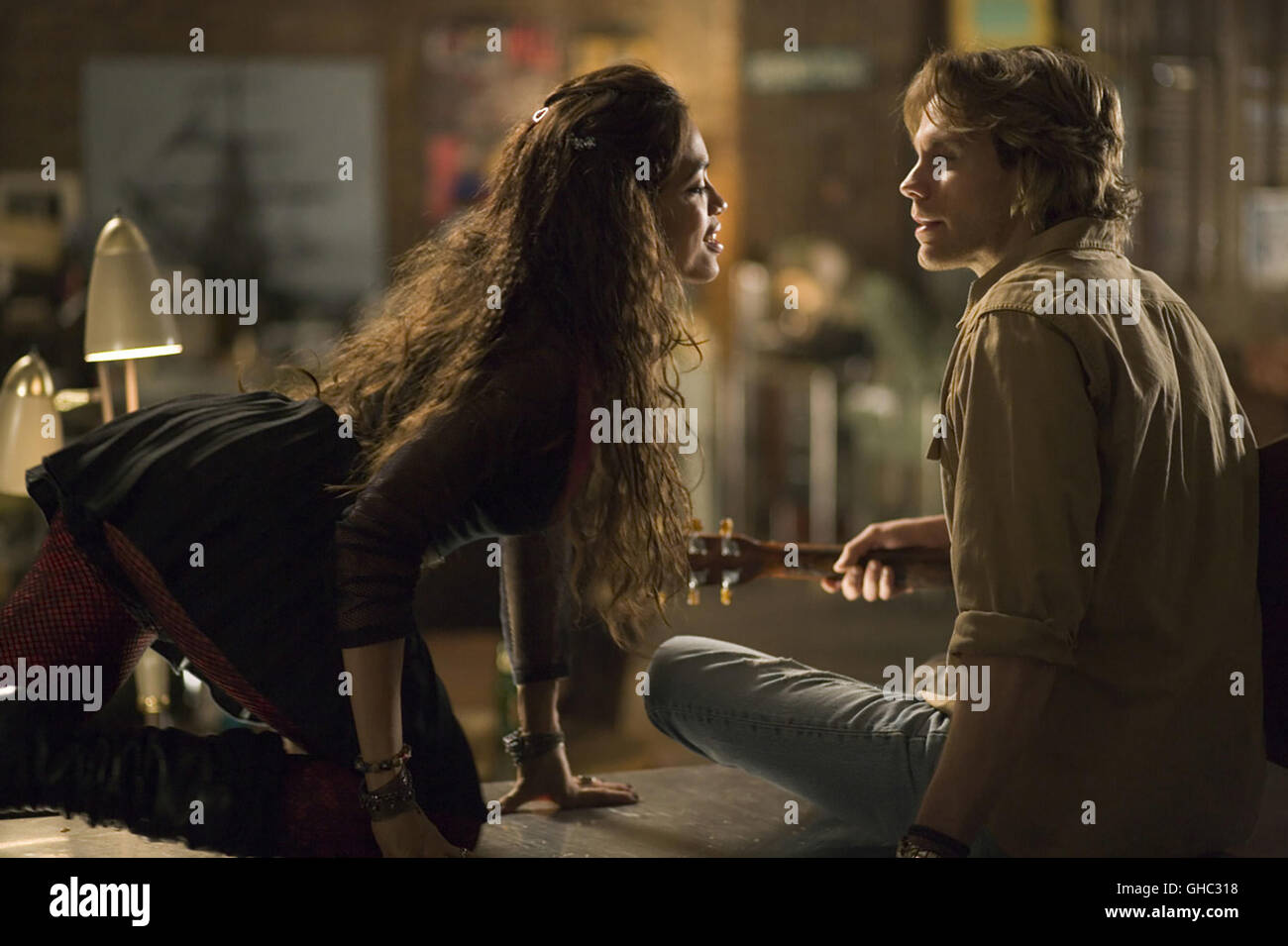 RENT USA 2005 Chris Columbus Mimi (ROSARIO DAWSON) und Gitarrist Roger