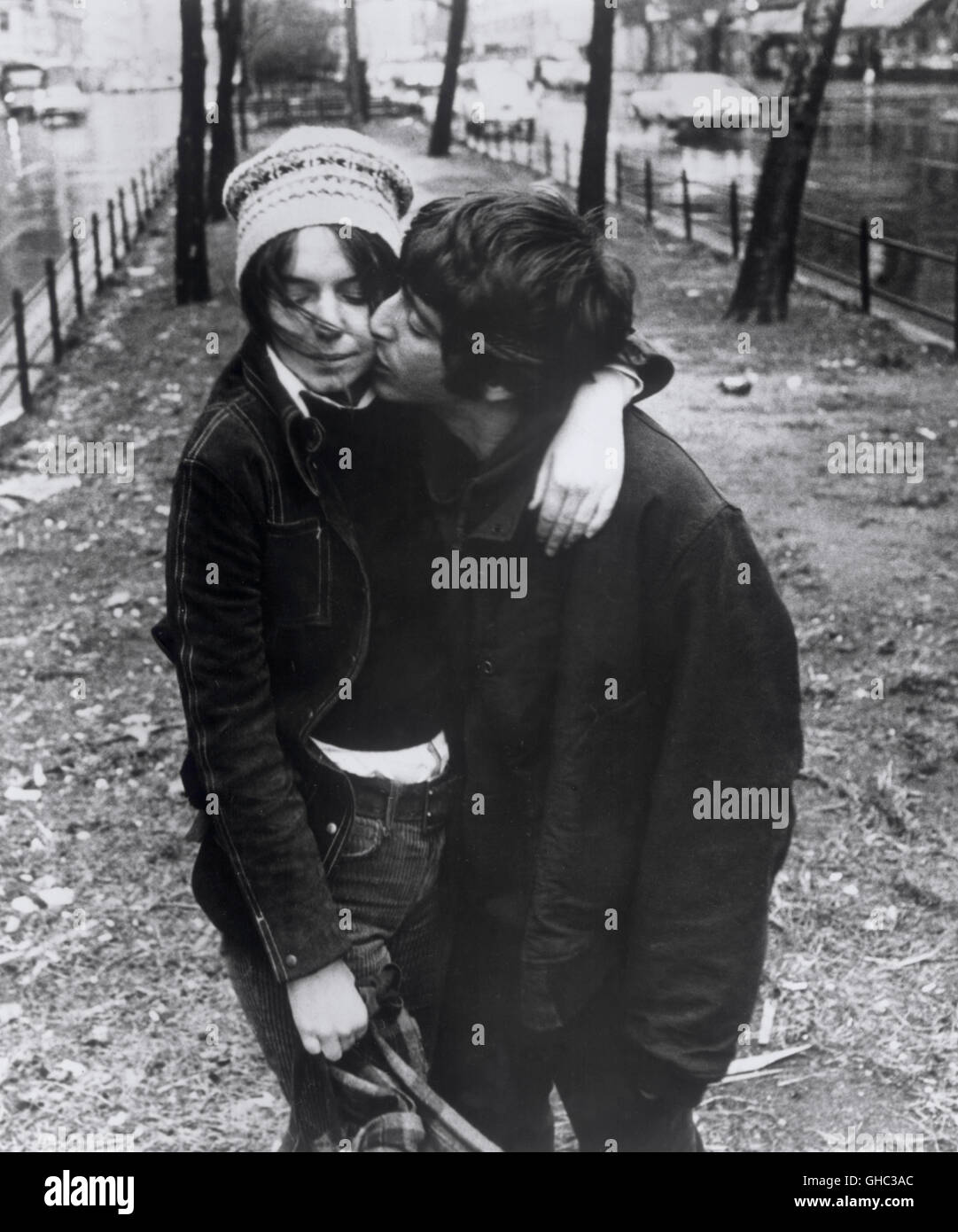 PANIC IM NEEDLE PARK The Panic in Needle Park USA 1971 Jerry Schatzberg Helen (KITTY WINN) and Bobby (AL PACINO) Regie: Jerry Schatzberg aka. The Panic in Needle Park Stock Photo